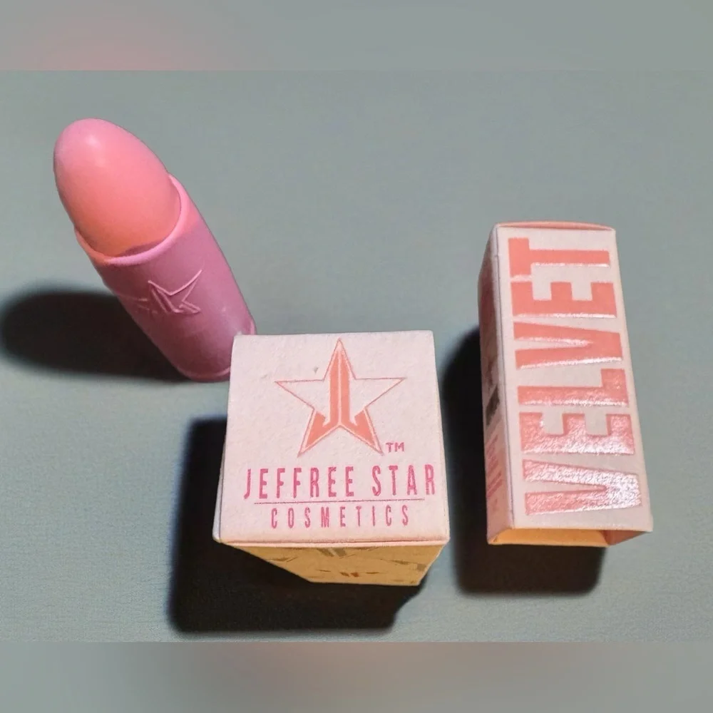 Jeffree Star Velvet Lipstick - Soft Pink